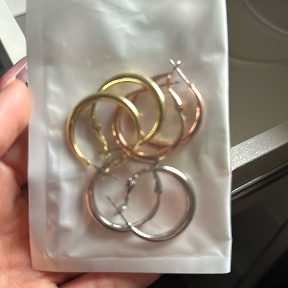 6 earrings
